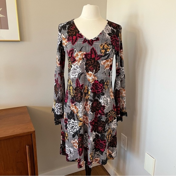 MSK Bell Sleeve Floral Print Dress - Picture 2 of 7